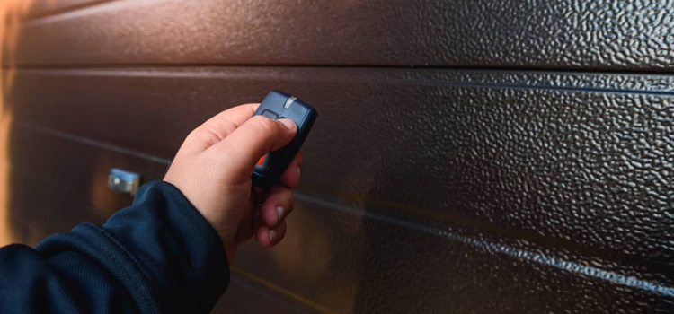 automatic door opener with remote control in Ceres